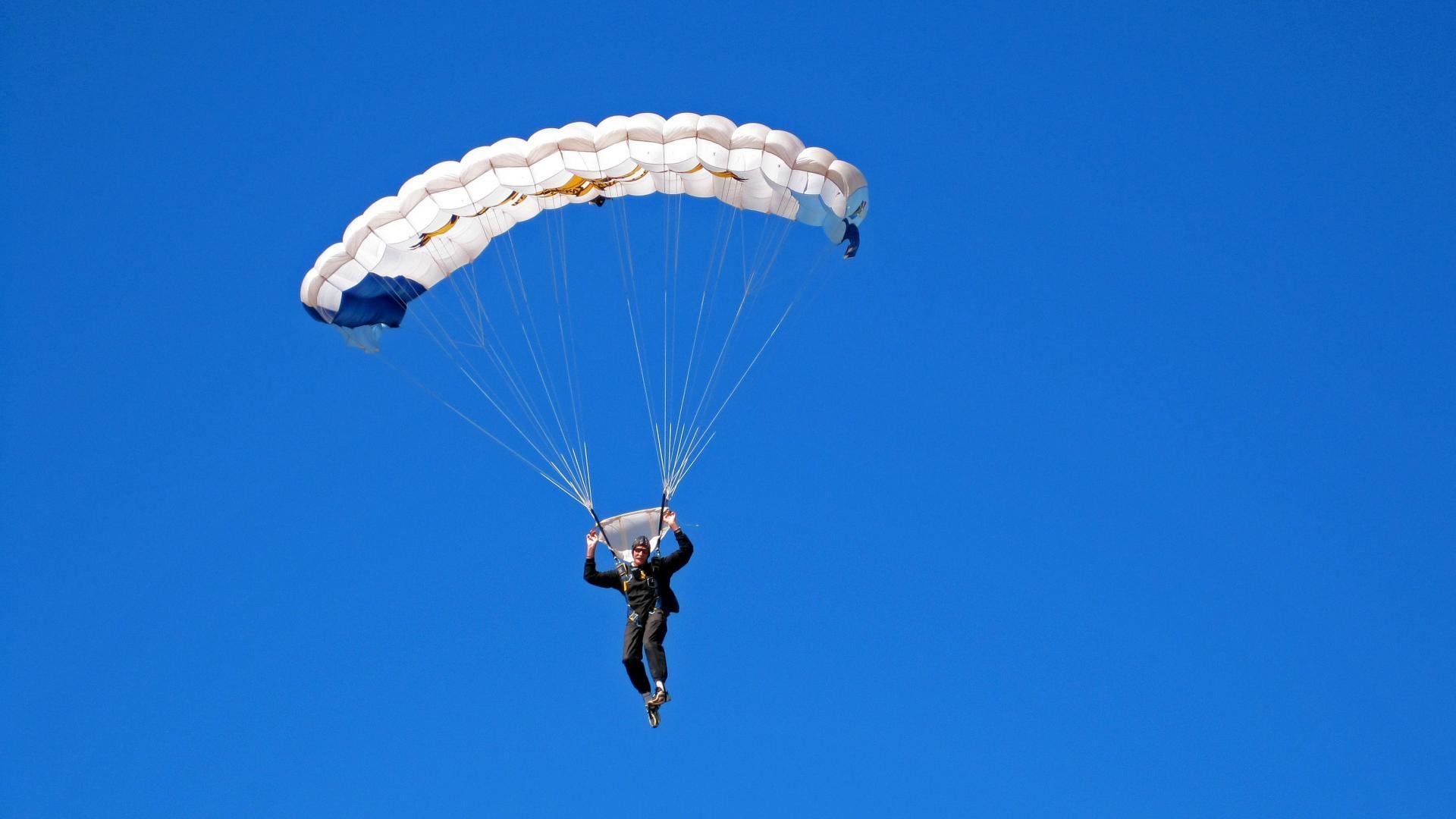 奇才淘汰赛过关快船,当乔治从背景板蜕变为关键先生